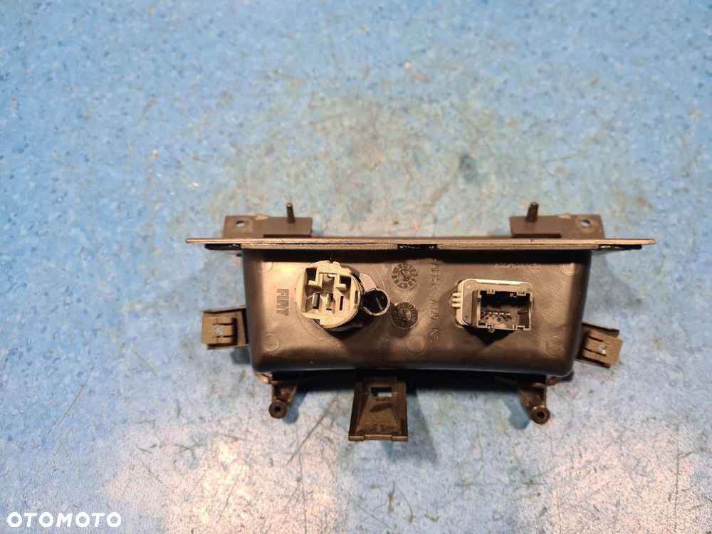 FIAT BRAVO II SCHOWEK GNIAZDO USB AUX 735431190 - 6
