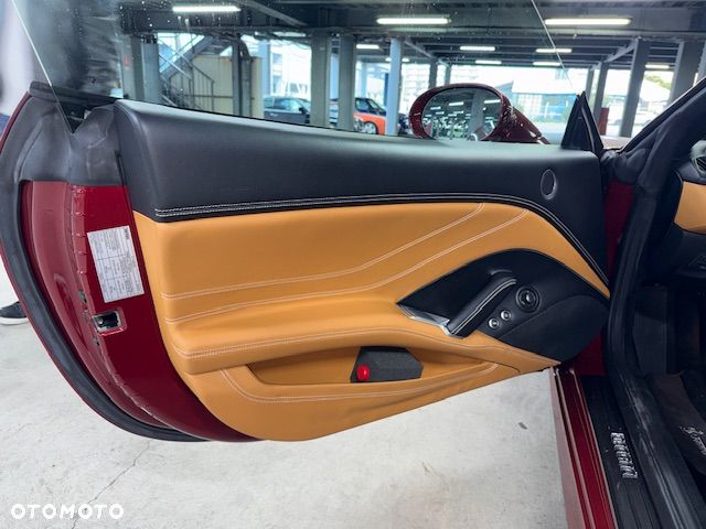 Ferrari California T - 32