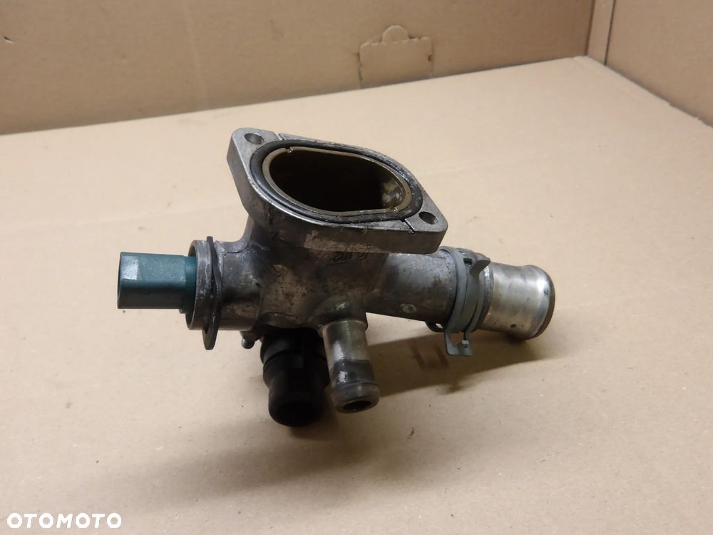 AUDI A4 B6 01-04 KOMBI OBUDOWA TERMOSTATU 038121133A - 1