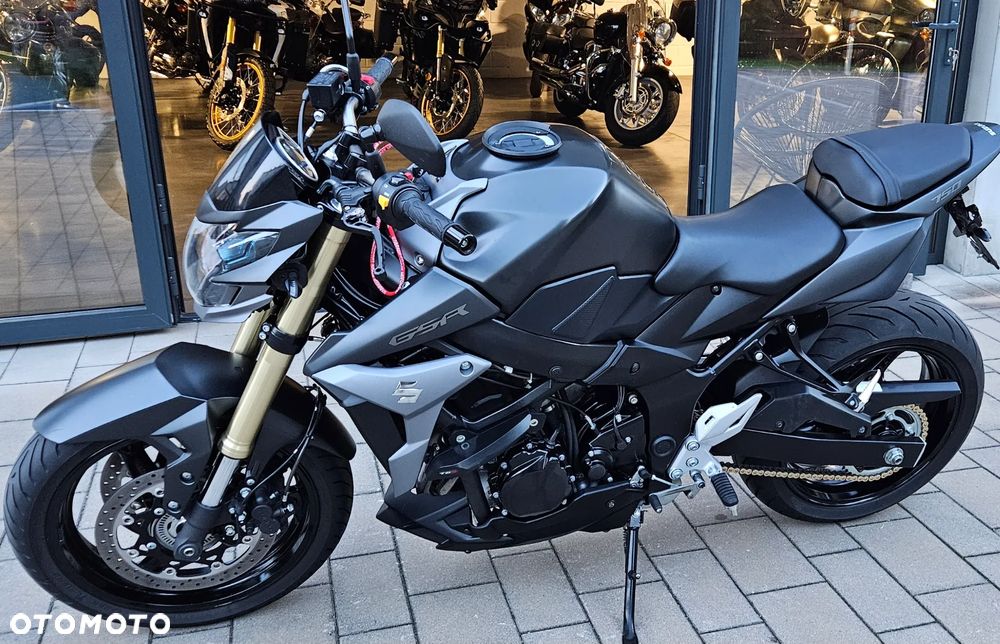 Suzuki GSR - 25
