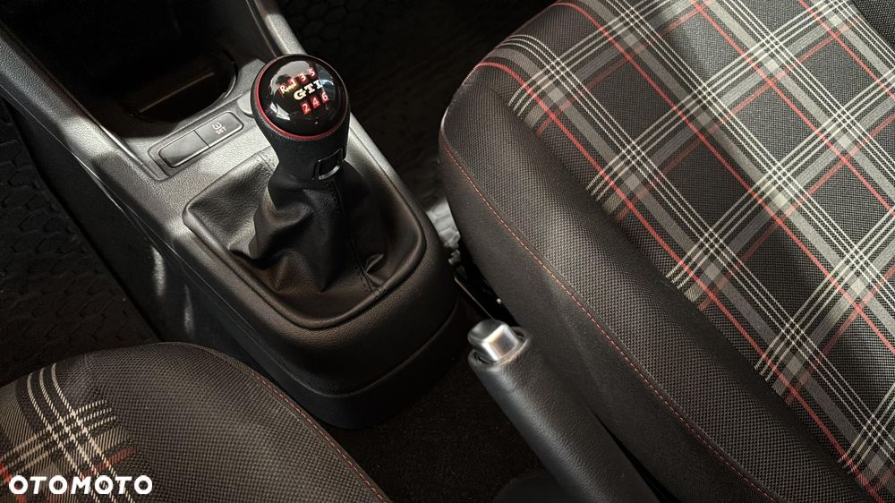 Volkswagen up! 1.0 TSI GTI - 15