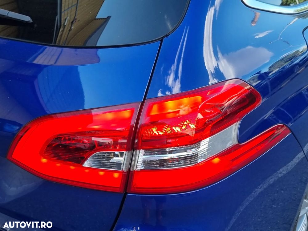 Peugeot 308 SW 1.2 L PureTech Turbo S&S Allure - 20