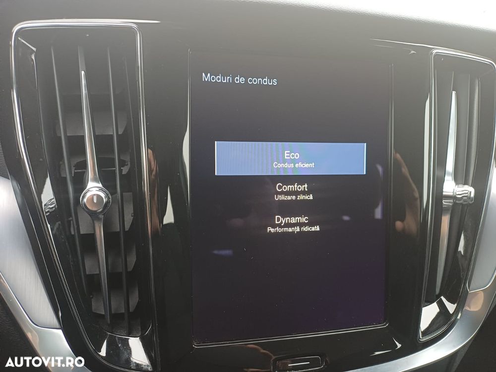 Volvo V60 B4 MHEV AT8 FWD Momentum Pro - 18