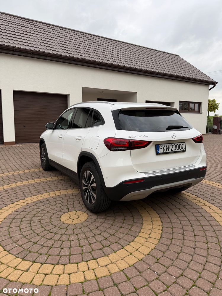 Mercedes-Benz GLA - 4