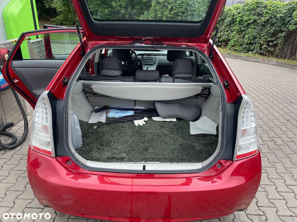 Toyota Prius (Hybrid) - 7