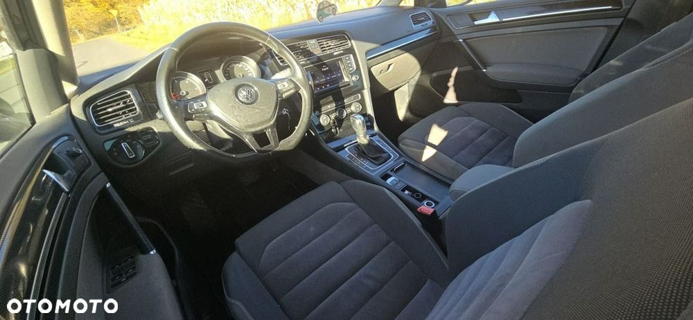 Volkswagen Golf - 10
