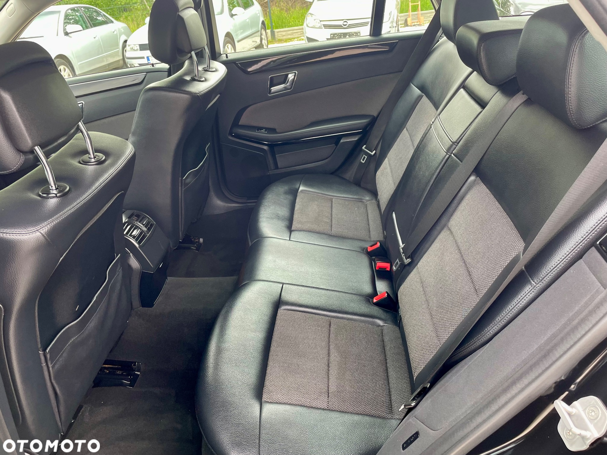 Mercedes-Benz Klasa E 200 CGI BlueEffICIENCY Avantgarde - 30