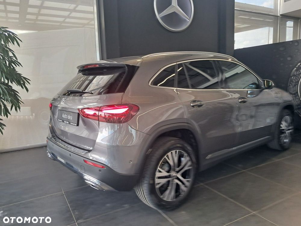 Mercedes-Benz GLA - 16