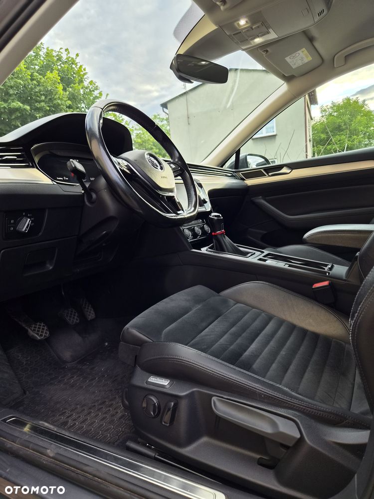 Volkswagen Passat 2.0 TDI SCR Highline - 14