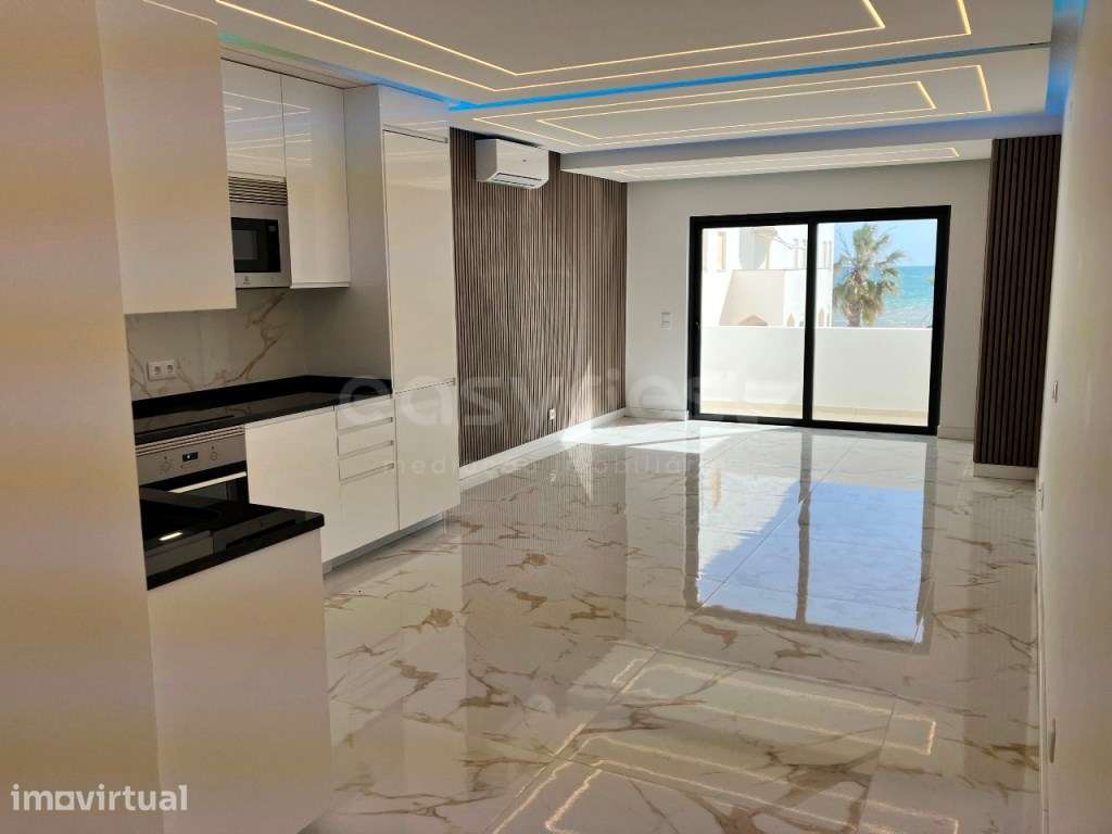 T2 Remodelado Frente Mar com Garagem e Arrecadação - Quarteira - Grande imagem: 2/29