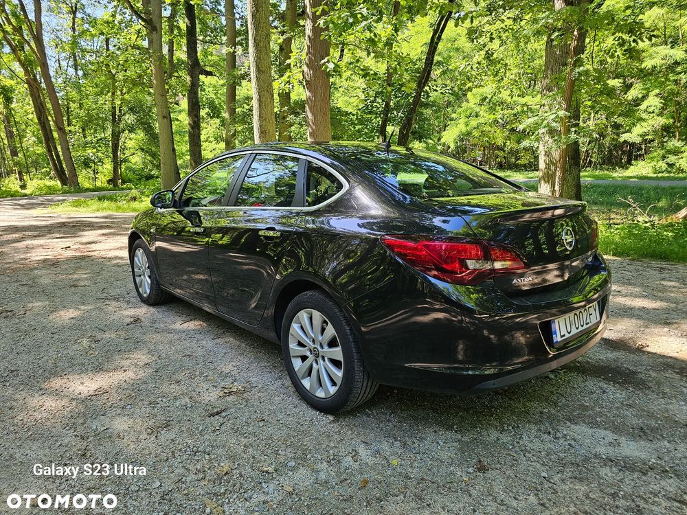 Opel Astra 1.7 CDTI Executive - 4
