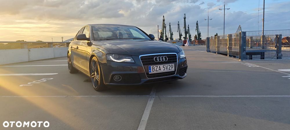 Audi A4 Limousine - 1