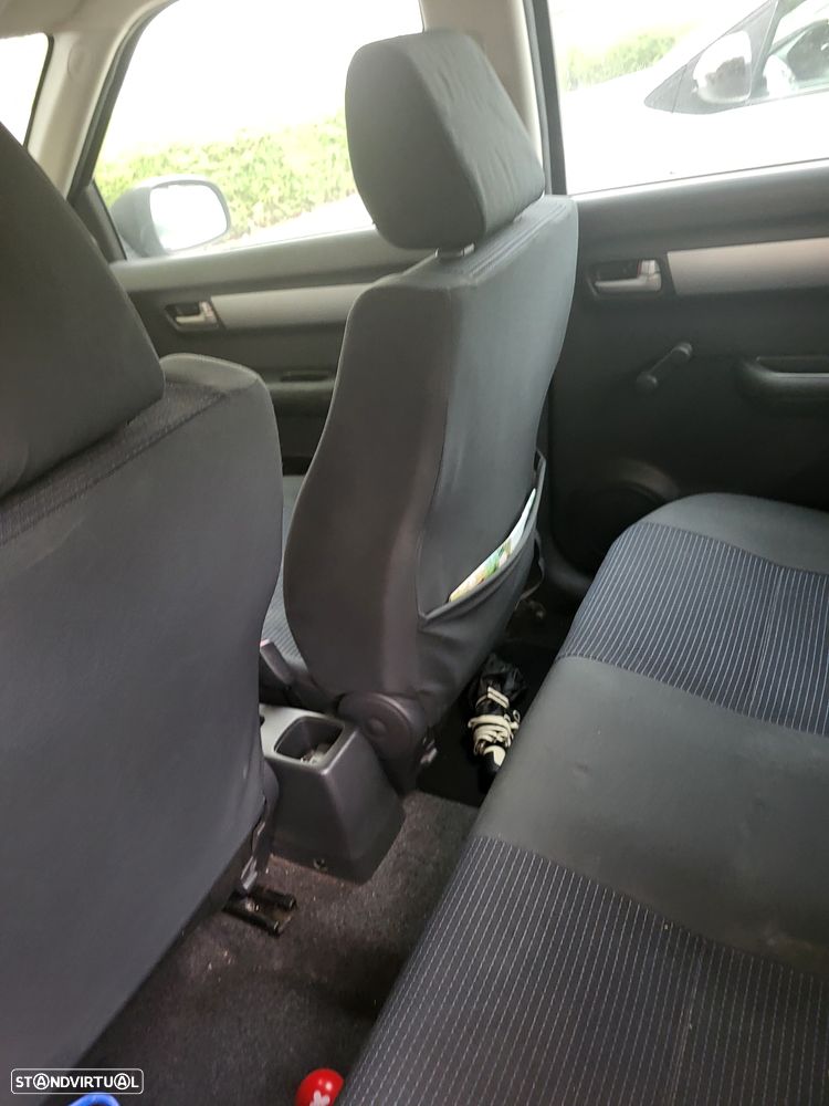 Suzuki Swift 1.3 16V GA - 11