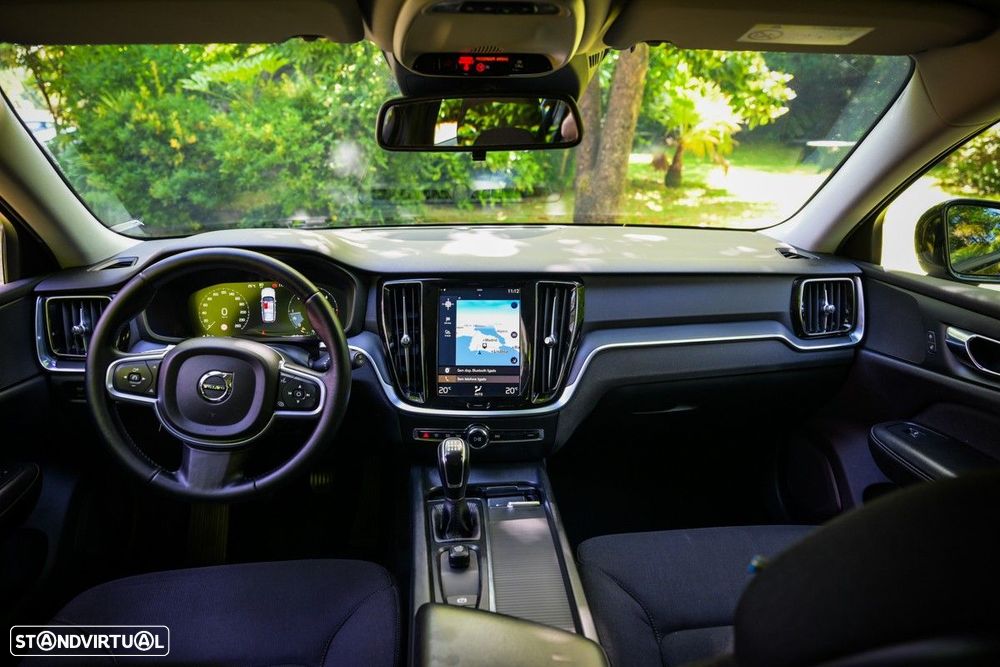 Volvo V60 2.0 D3 Momentum - 21