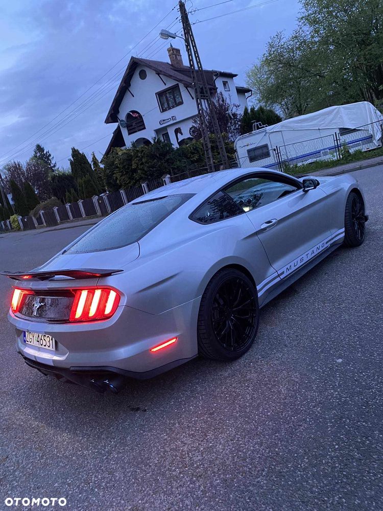 Ford Mustang - 22
