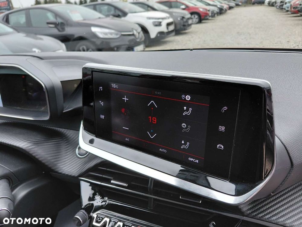 Peugeot 208 - 16