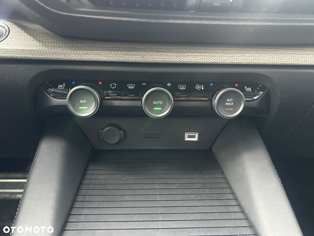 Citroën C5X 1.6 PureTech Shine EAT8 - 23