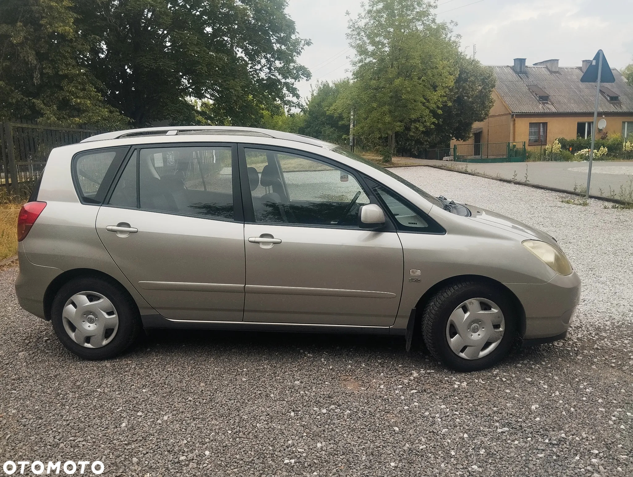 Toyota Corolla Verso - 3