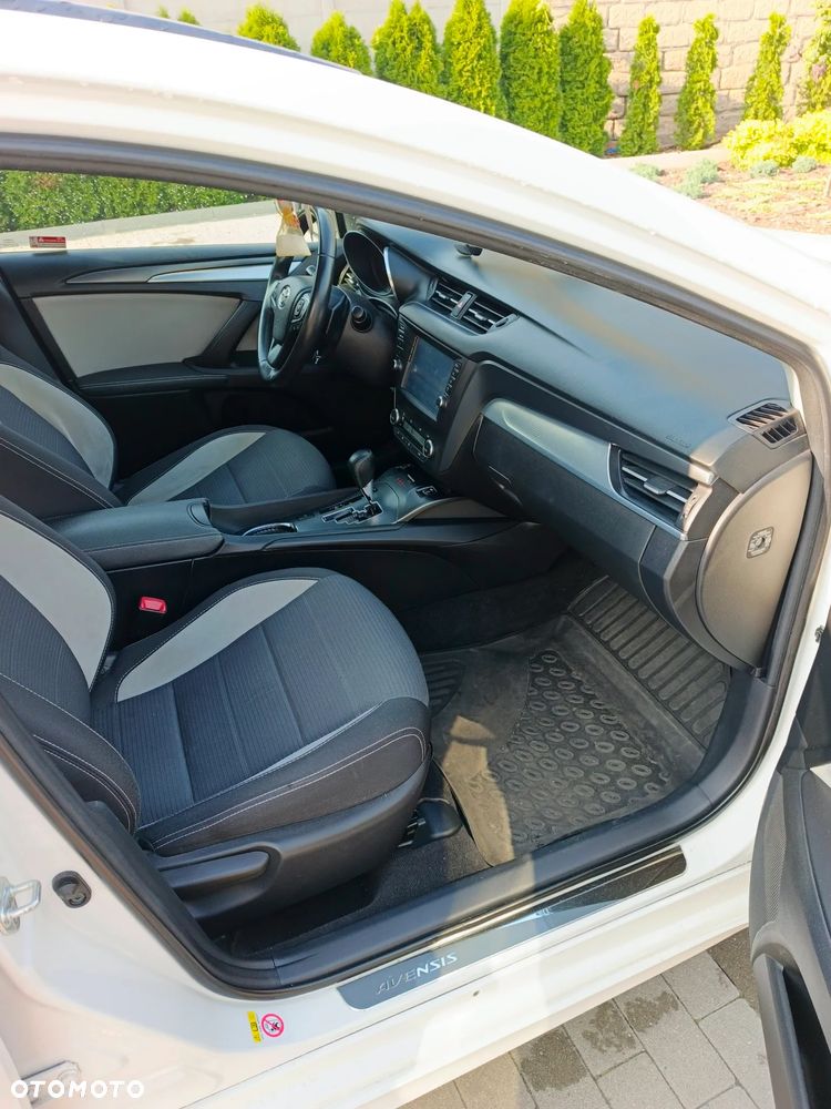 Toyota Avensis 1.8 Premium MS - 9