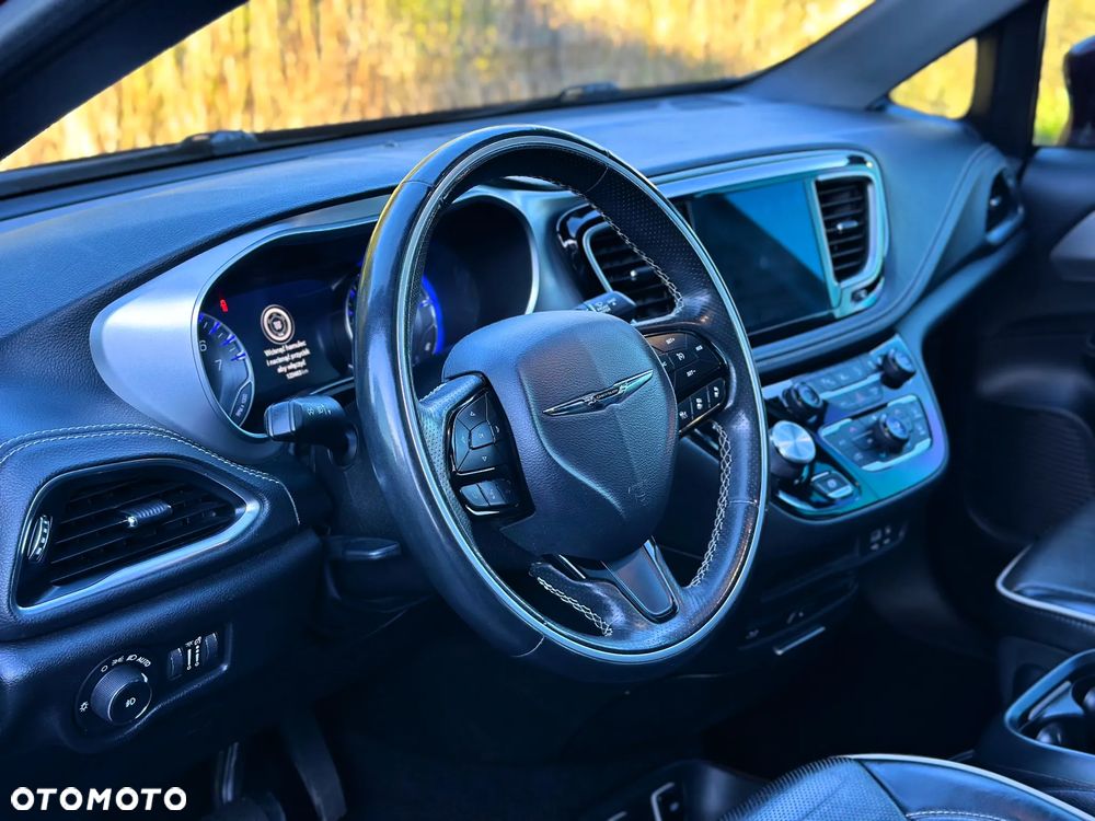 Chrysler Pacifica - 13