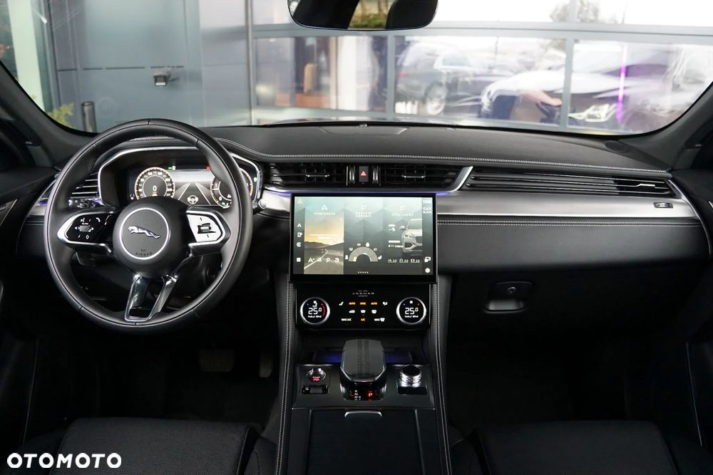 Jaguar F-Pace D200 AWD R-Dynamic S - 36