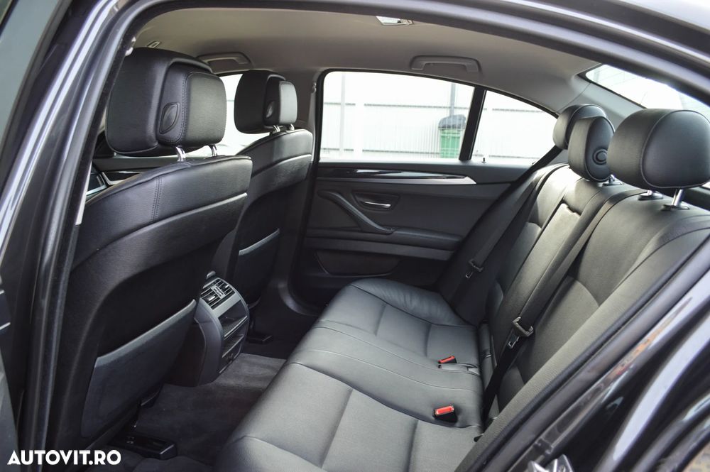 BMW Seria 5 520i Aut. Luxury Line - 16