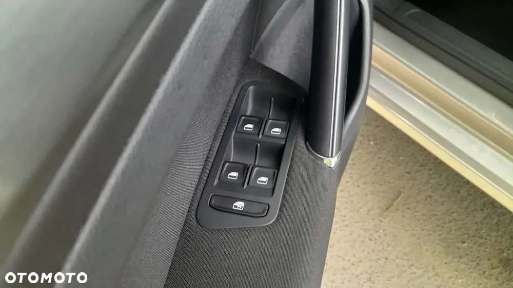 Volkswagen Golf 1.6 TDI BlueMotion Technology Comfortline - 5