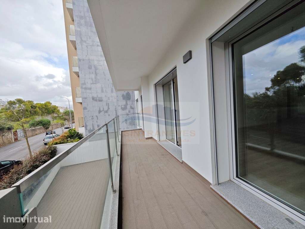 Luxuoso apartamento T2 na Parede com varanda e vista desafogada - Grande imagem: 4/38
