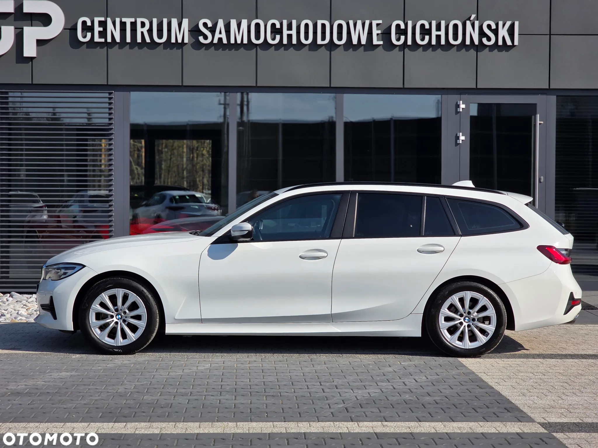BMW Seria 3 318i Sport - 26