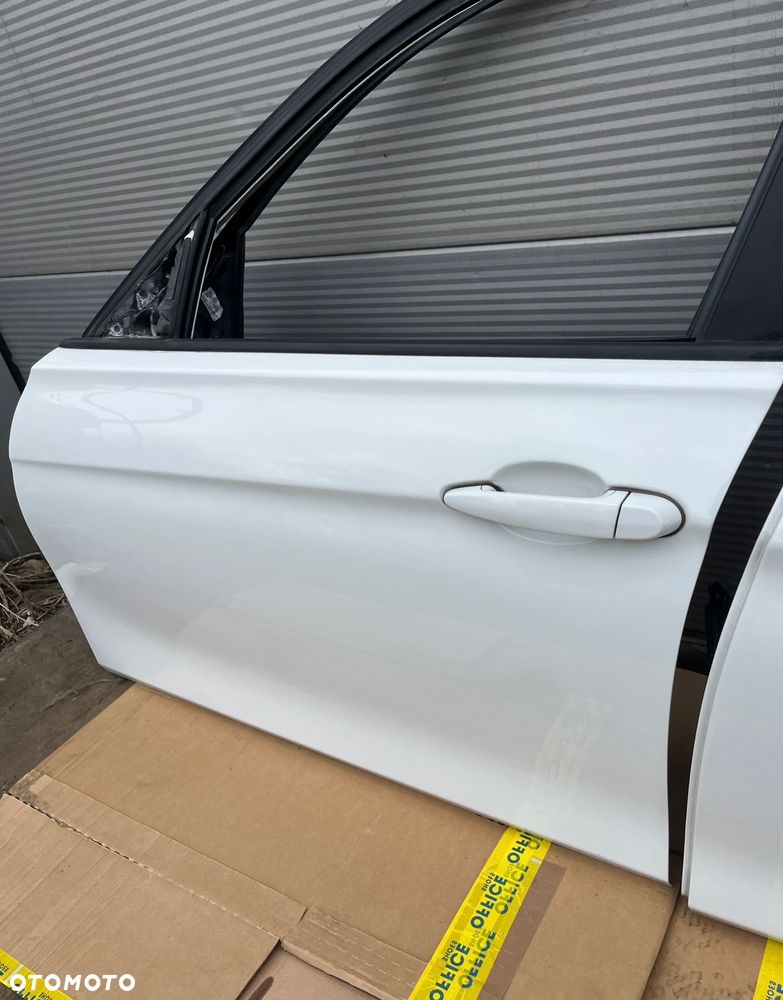 Drzwi Lewy przod tyl BMW 3 F30 300 / 0 - 4