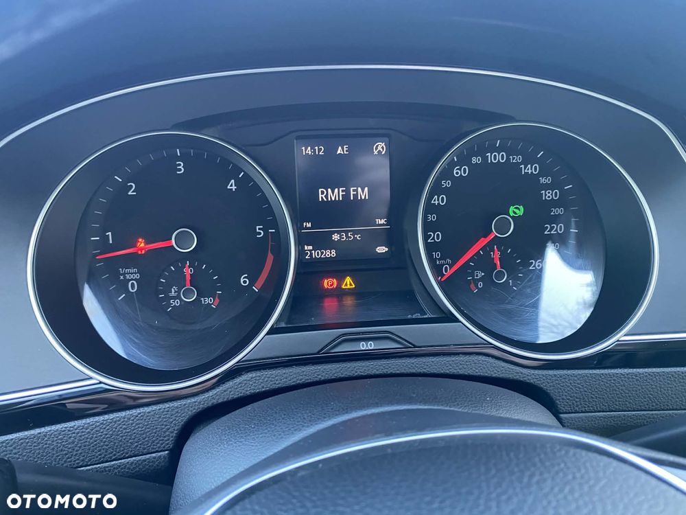 Volkswagen Passat - 13