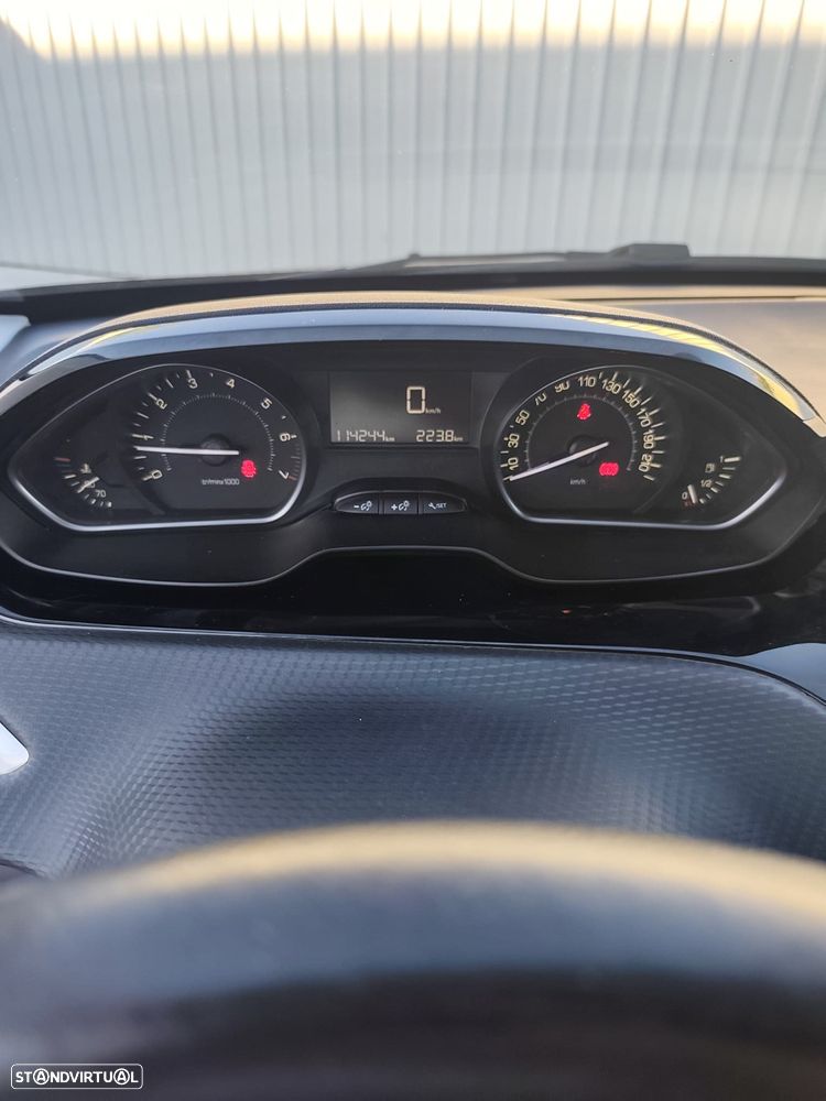 Peugeot 2008 - 9