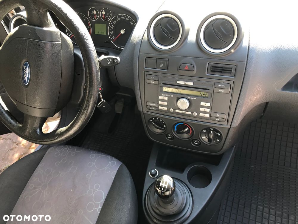 Ford Fiesta 1.4 TDCI - 10