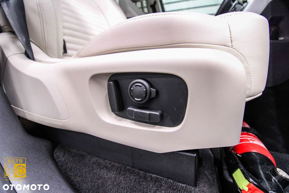 Land Rover Discovery ver-v-3-0-d250-mhev-r--dynamic-hse - 37