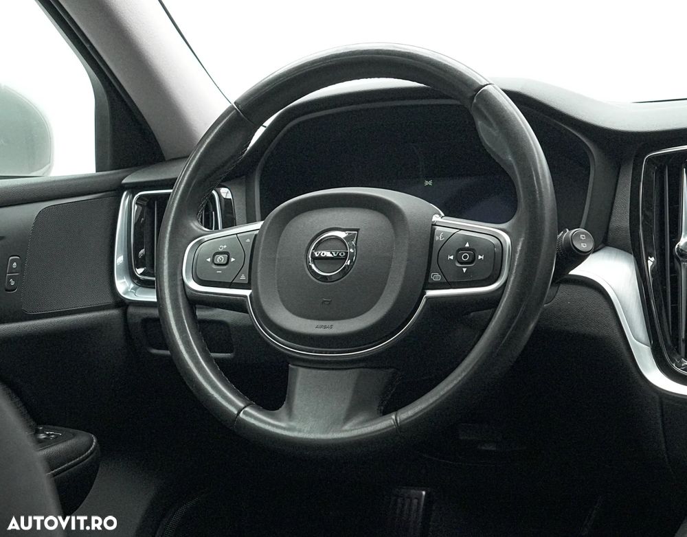 Volvo V60 B4 MHEV AT8 FWD Momentum Pro - 18