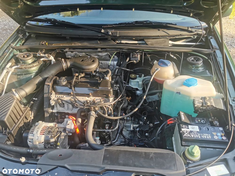 Volkswagen Passat 1.8 GL - 11