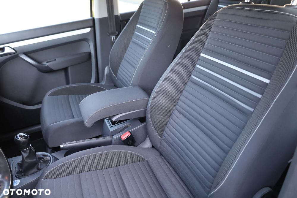 Volkswagen Touran - 16