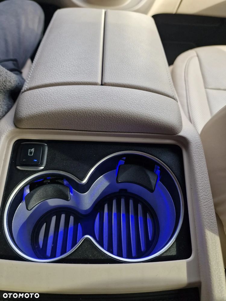 Mercedes-Benz Klasa V - 6