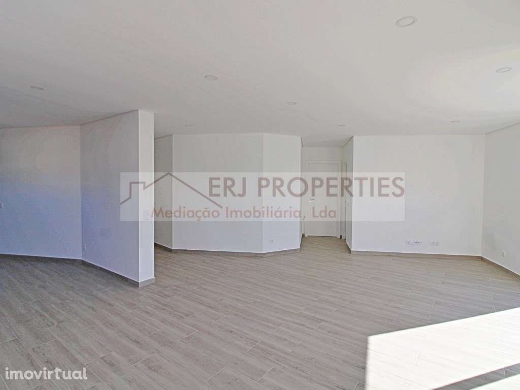 Apartamento T2 + 1 Novo a 2Km da Praia de Altura - Grande imagem: 4/25