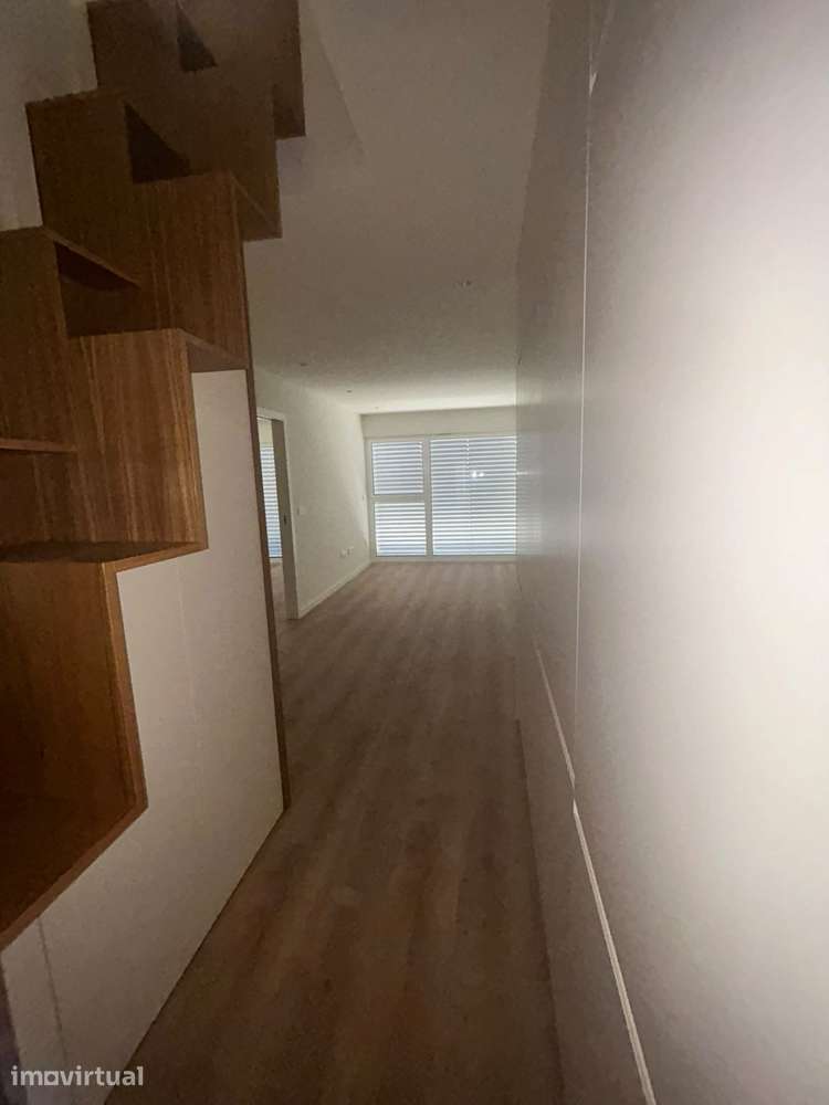 Apartamento T1+1 Duplex a 300 metros da Estação do Metro da Trindade - Grande imagem: 3/12