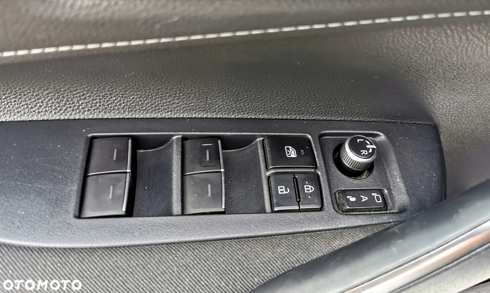 Toyota Corolla 1.8 Hybrid Comfort - 14