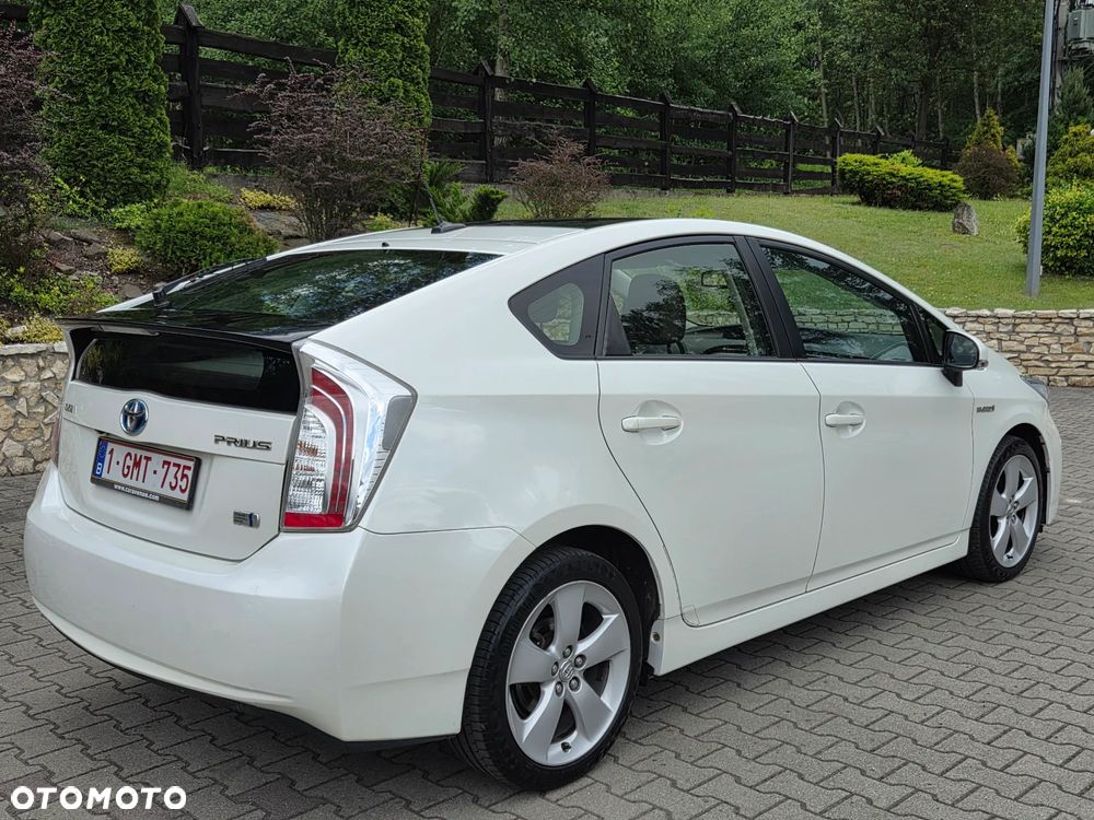 Toyota Prius (Hybrid) Executive - 8