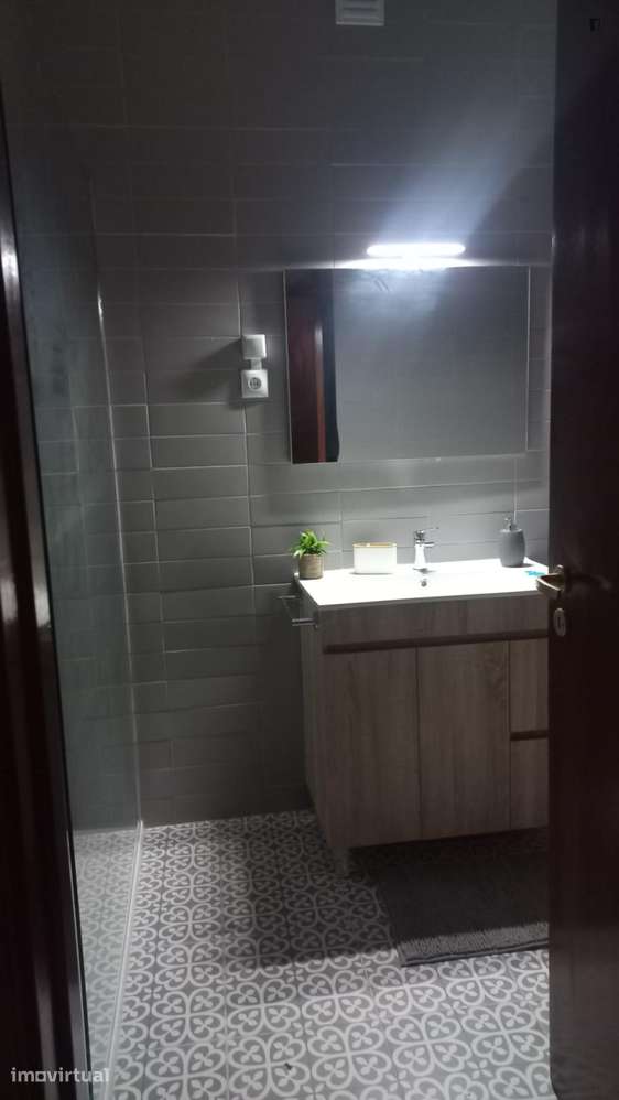 Quarto - localizado em Santo Ildefonso Porto - Grande imagem: 4/14