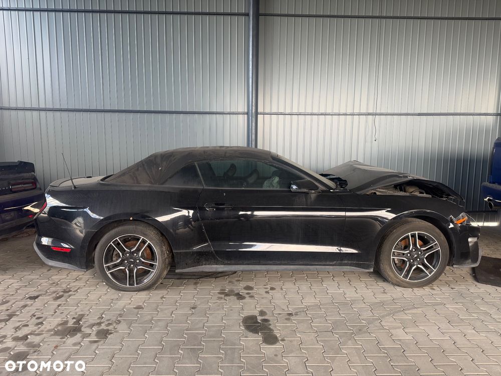 Ford Mustang - 7