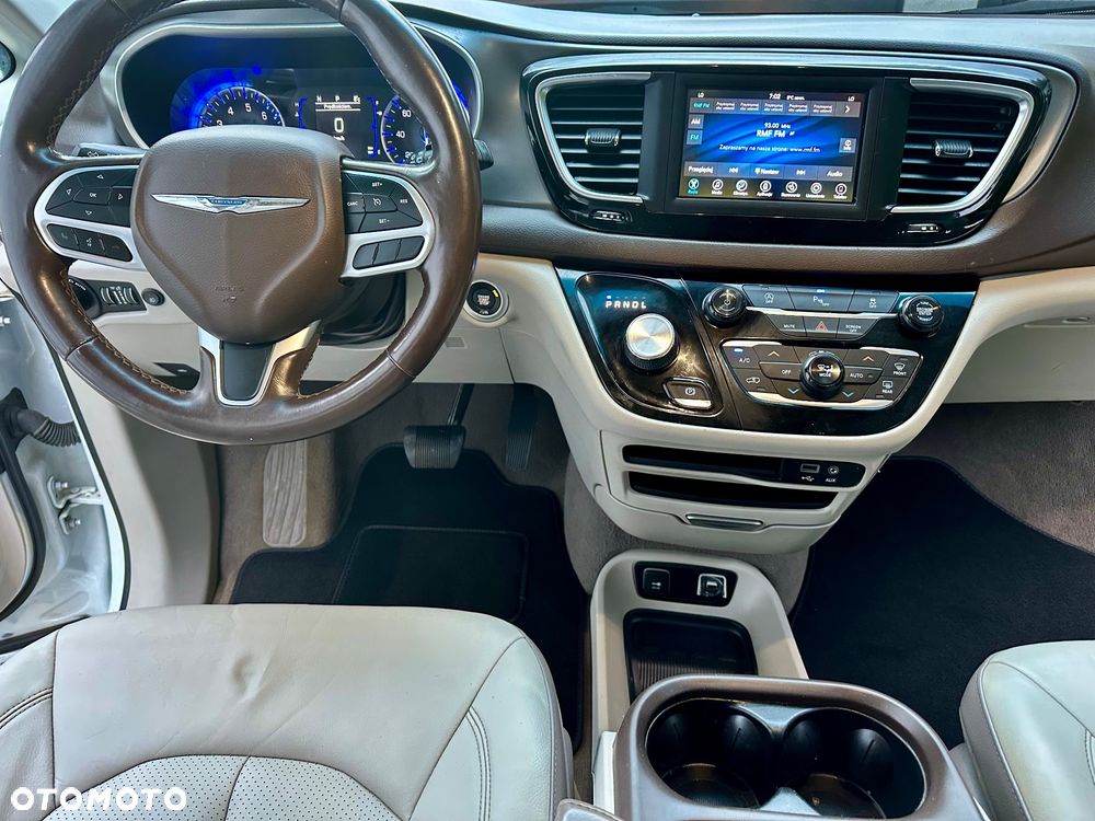 Chrysler Pacifica - 8