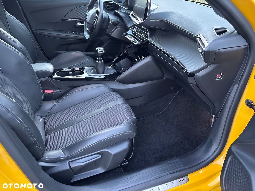 Peugeot 208 PureTech 100 GT Pack - 36