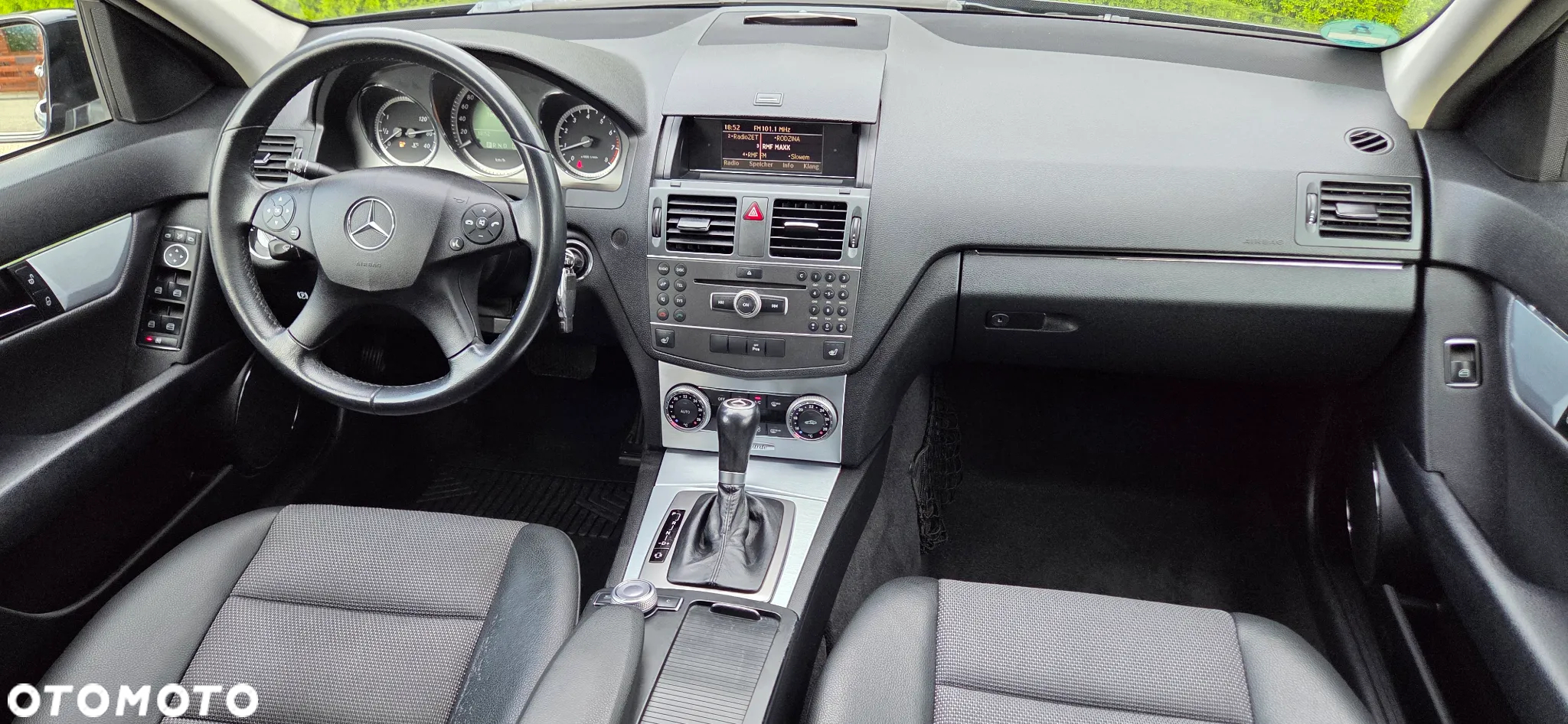 Mercedes-Benz Klasa C 180 T CGI Automatik BlueEFFICIENCY Avantgarde - 24