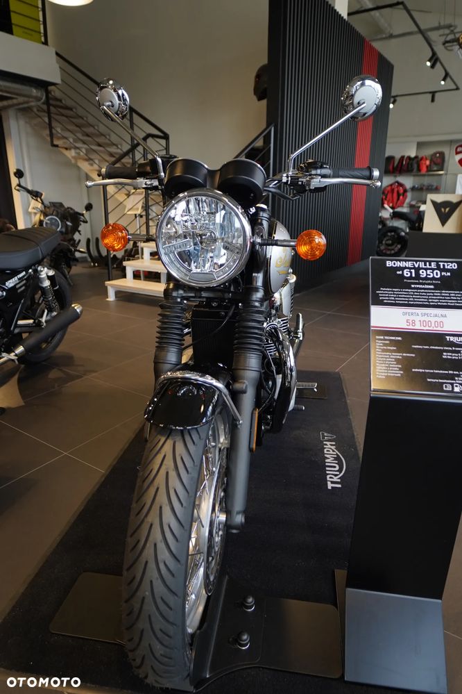Triumph Bonneville - 9