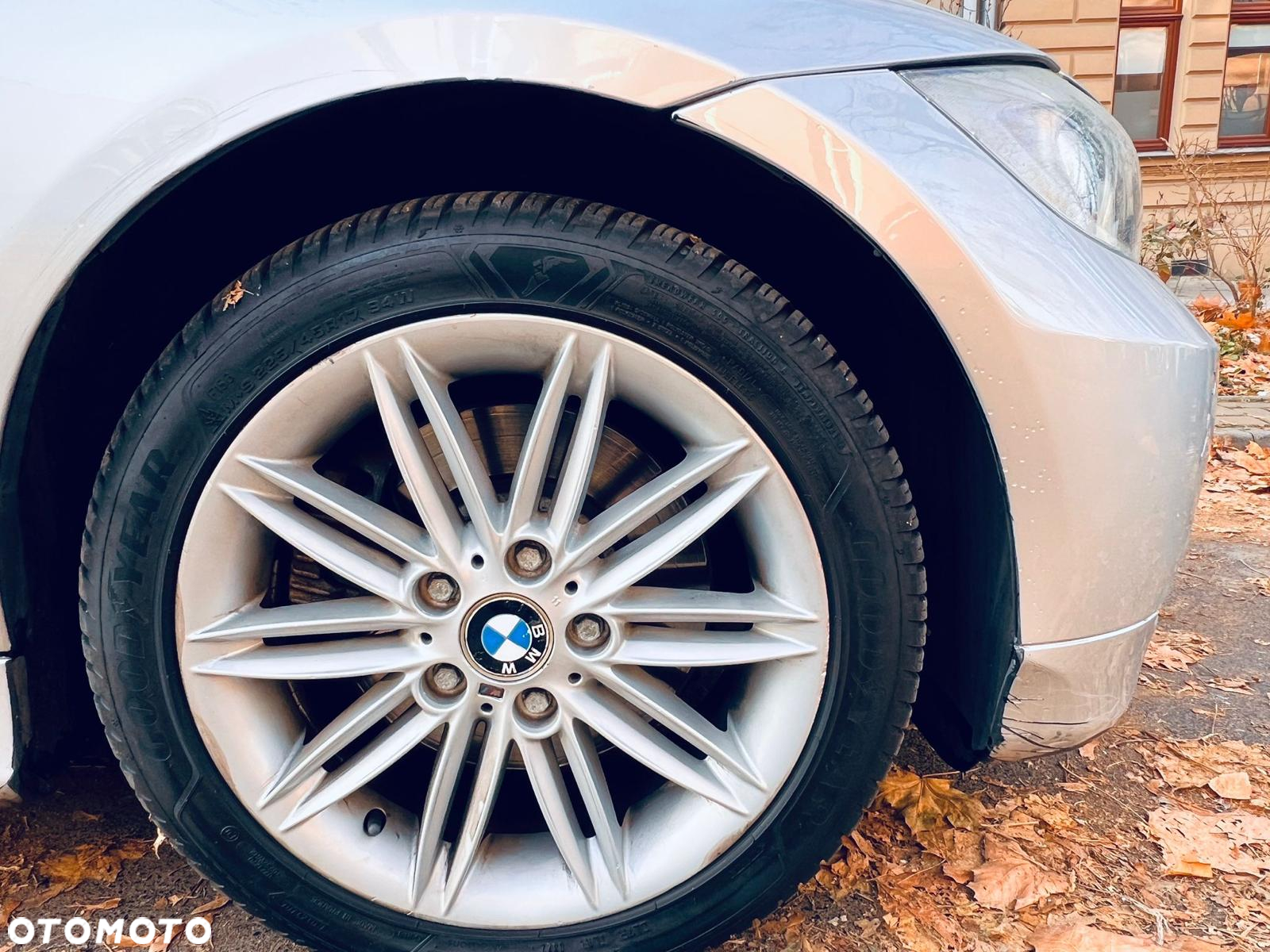 BMW Seria 3 325i xDrive Touring - 9