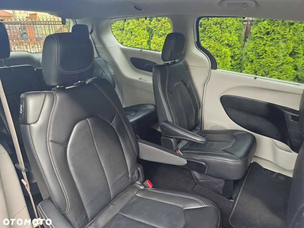 Chrysler Pacifica - 13